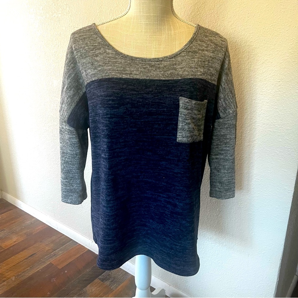 Corvia brand long-sleeve shirt. Size Medium